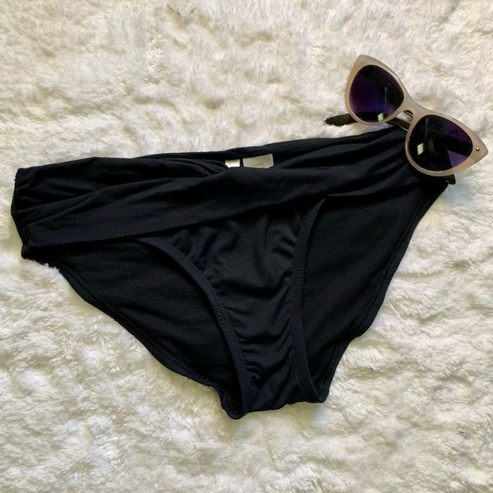 Anne Cole Signature Black Bikini
Bottoms - Size Small